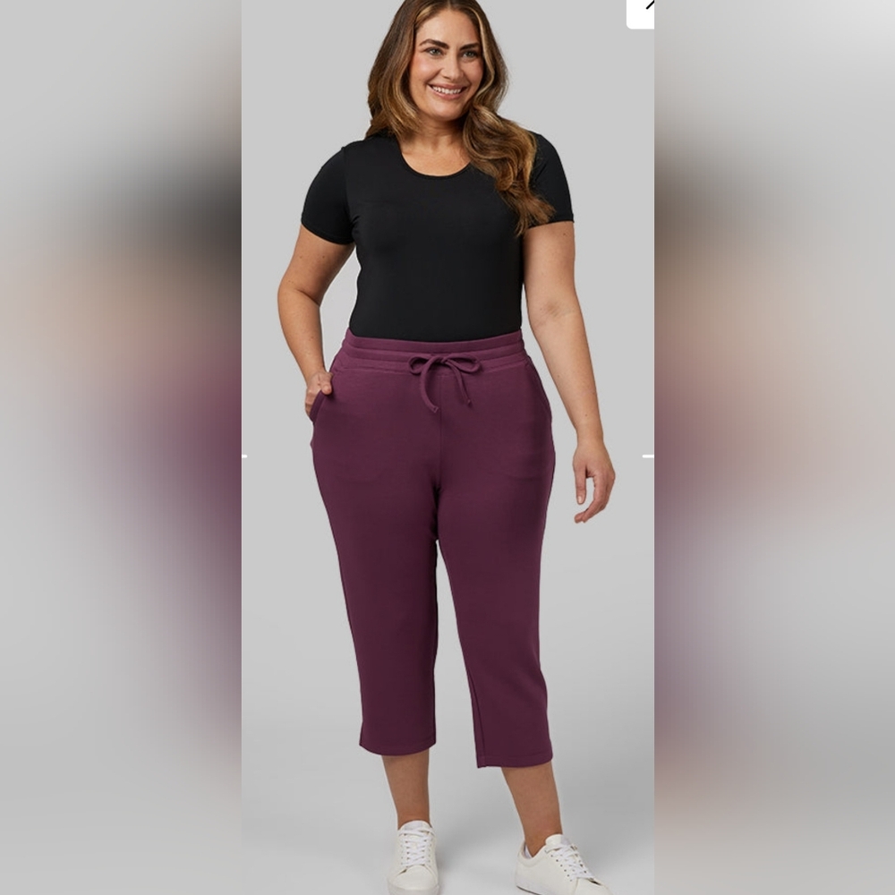 NWT- WOMEN'S STUDIO TECH CAPRI by 32 DEGREES